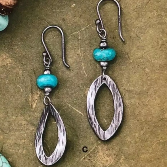 Silpada Vintage Rare Oxidized
Sterling Silver Turquoise Bead
Dangle Earrings - Picture 9 of 10